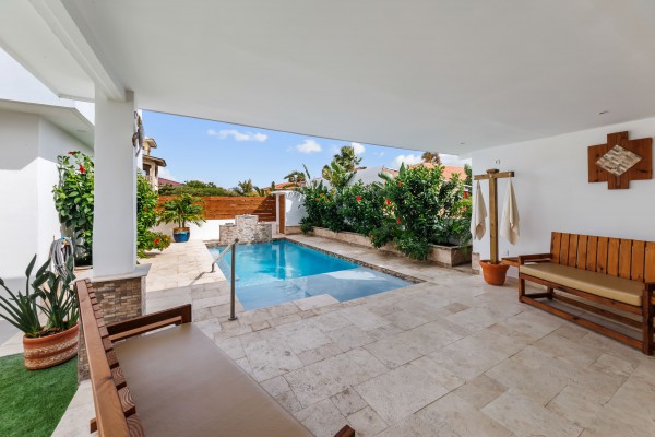 Grote Berg Tropical Paradise with Proven Rental Income