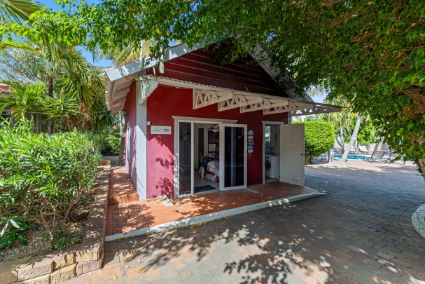 Mahaai - Apartment Complex with Pool and Rental Income