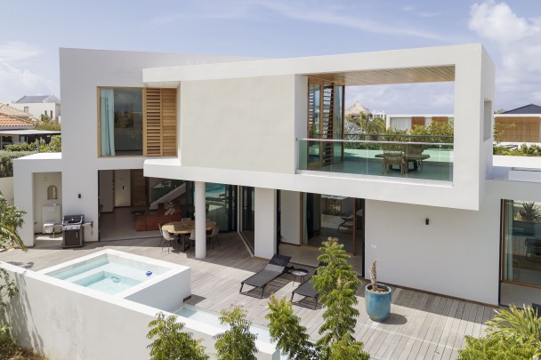 Luxury villa with pool, jacuzzi & sea view near Jan Thiel Beach