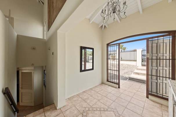 Stylish Jan Thiel Villa with Pool and Exceptional Investment Potential