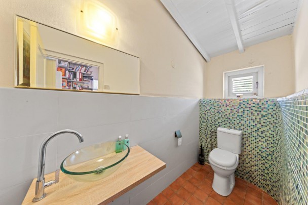 Otrobanda - Spacious monumental townhouse with city garden and parking