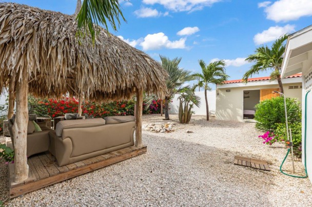 Montaña - Recompensa Park Detached 2-Bedroom Bungalow with Studio
