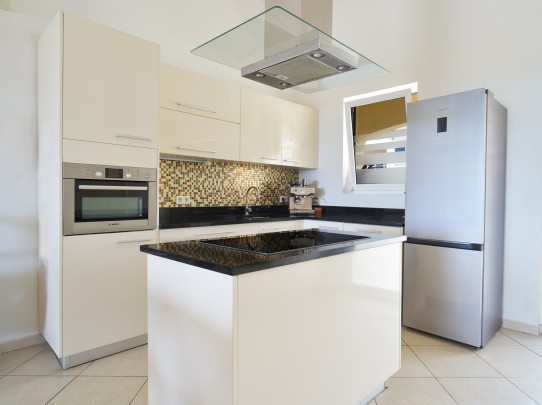 Royal Palm Resort - Luxury two-bedroom apartment with sea view