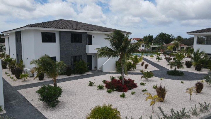 Blue Bay J sectie – Luxury Apartment with Pool & Garden