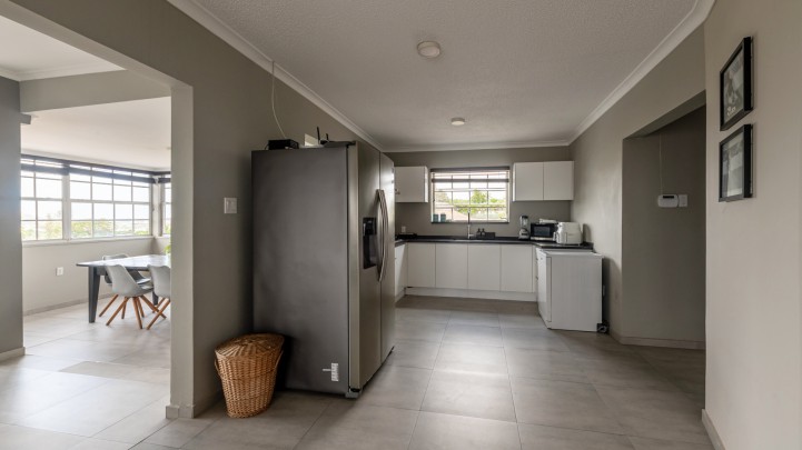 Rooi Catootje – Spacious 2-Bedroom Apartment for Rent