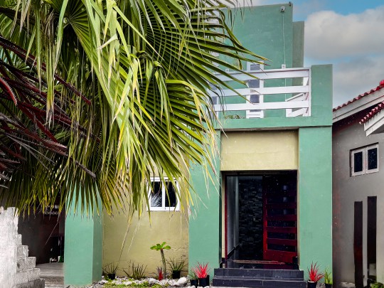 Lovely 4-Bedroom House with new Apartment in Tranquil Barber, Curaçao