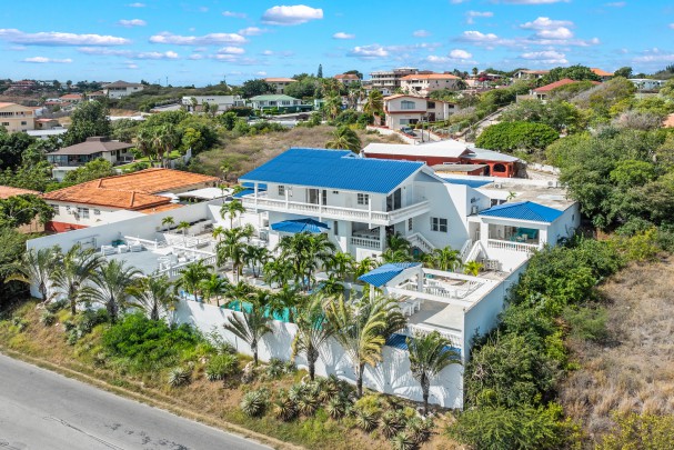 Champartments - Luxury group resort white villa on Curaçao 
