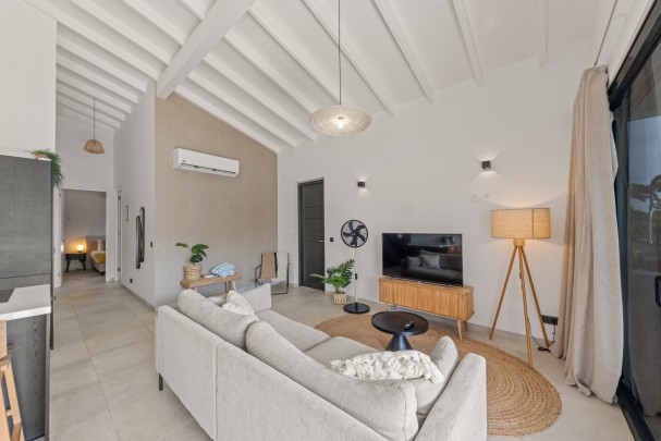 Luxury penthouse in gated resort with pool – Jan Thiel