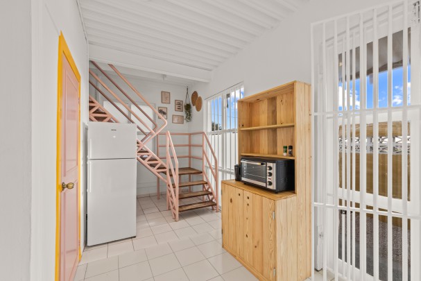 Fully operational student housing complex with 30 rooms for sale