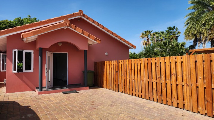 Moderne gezinswoning met zwembad in Tiffany Residence Curaçao