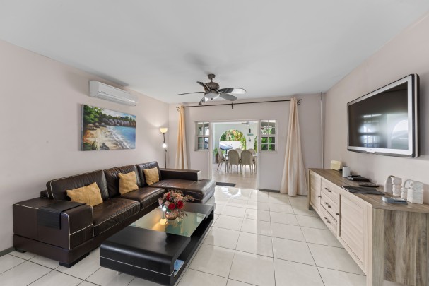 Hanenberg – Tropische vakantiewoning met zwembad en poolbar