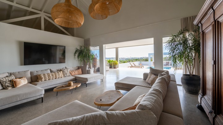 Jan Sofat – Luxe villa met panoramisch uitzicht