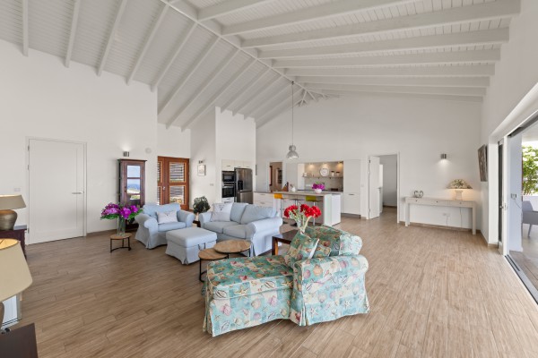 Luxury Blue Bay villa with sea view, pool & guest apartment