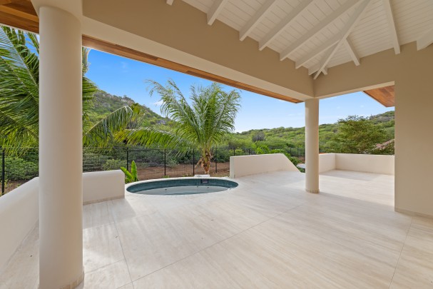 Blue Bay – High-end, luxurious newly built villa with rental potential