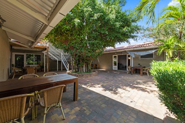 Mahaai - Apartment Complex with Pool and Rental Income