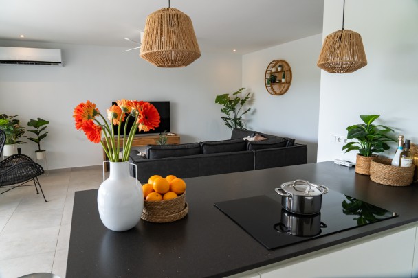 The Breeze – Beautiful 2-bedroom apartment perfect for vacation rental