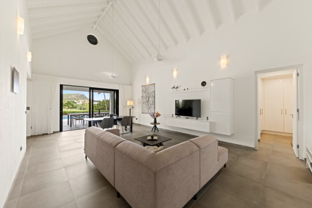 Blue Bay &ndash; Charming Villa with Panoramic Views over the Golf Course