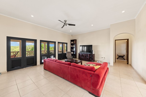 Blue Bay &ndash; Grote villa met twee ruime appartementen