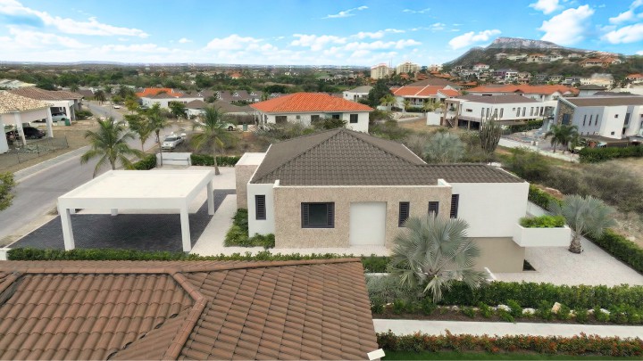 Blue Bay Golf & Beach Resort &ndash; New-build villa with infinity pool