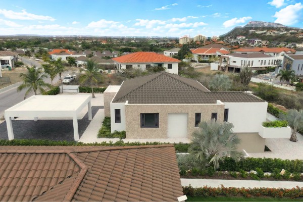 Blue Bay Golf & Beach Resort – New-build villa with infinity pool