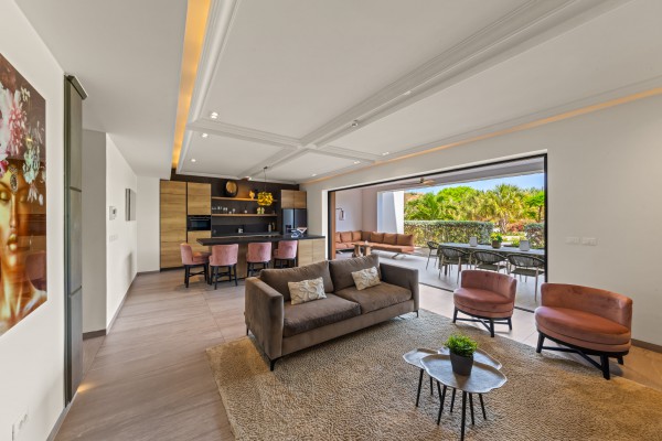 The Shore – Luxury Furnished Apartment with Direct Beach Access