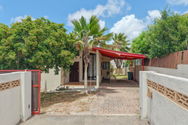 Charmante villa met 3 slaapkamers, hoge plafonds en tropische tuin