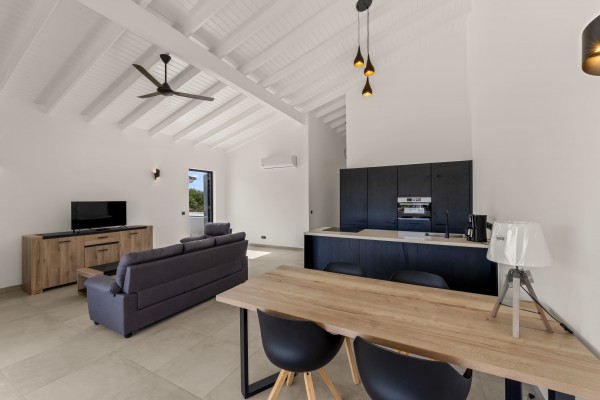 Blue Bay | Move-in ready new-build apartment with garden and pool view