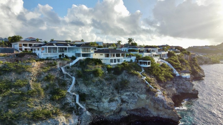 Luxe villa met 5 slaapkamers aan zee, met privézwembad en jacuzzi
