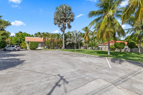 Mahaai - Apartment Complex with Pool and Rental Income