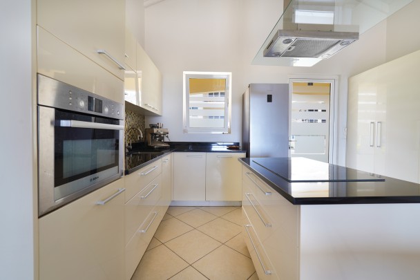 Royal Palm Resort - Luxury two-bedroom apartment with sea view