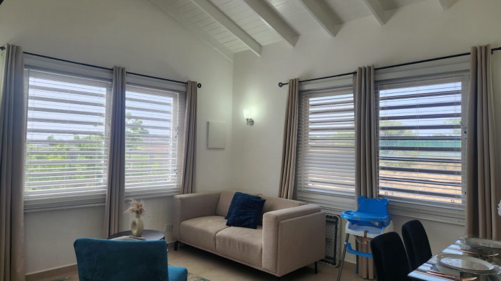 Comfortabele moderne woning met twee slaapkamers en tuinruimte