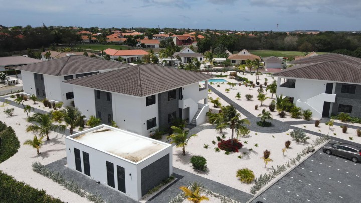 Blue Bay J sectie – Luxury Apartment with Pool & Garden