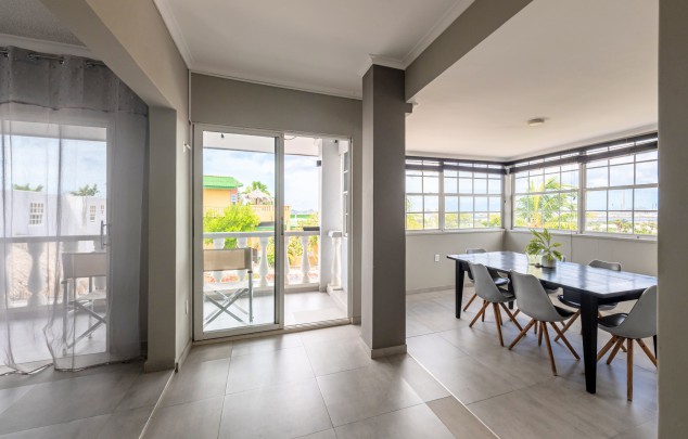 Rooi Catootje – Spacious 2-Bedroom Apartment for Rent