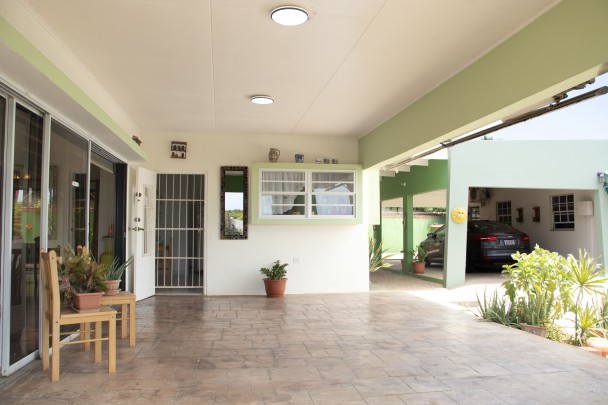 Charmant 3-Slaapkamer Huis met Tuin & Gastenappartement – Cerito