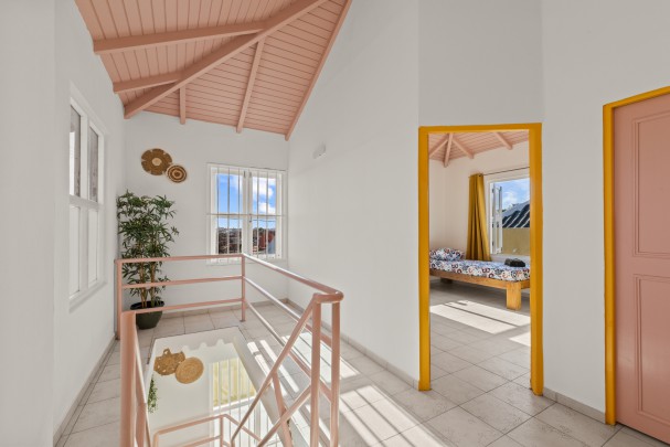 Fully operational student housing complex with 30 rooms for sale
