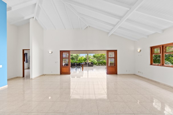 Blue Bay BL-19 – Spacious Villa on Golf Course