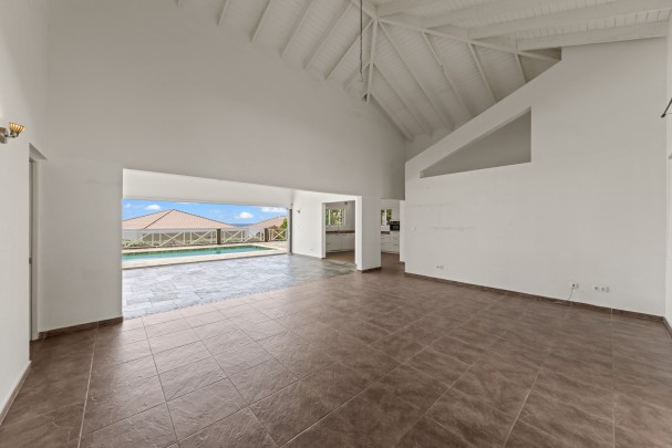 Blue Bay BB-39 – Spacious Villa with Pool and Sea View