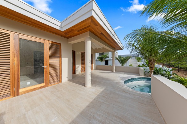 Blue Bay – High-end, luxurious newly built villa with rental potential