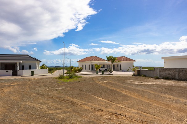 Harmonie - Spacious building plot in resort with ocean views