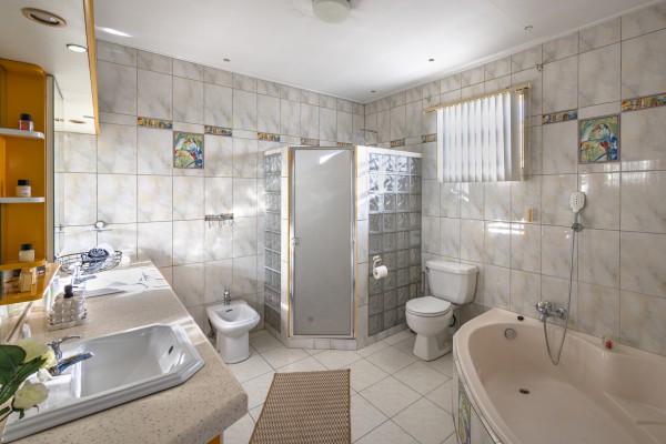 Lovely Fully Furnished Apartment with Panoramic Terrace – Sun Valley