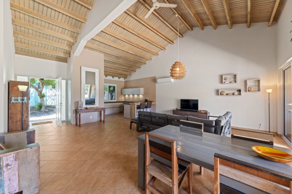 Spacious furnished 2-bedroom bungalow in Blue Bay 