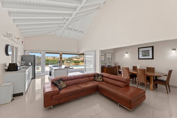 Blue Bay BO 4 – Elegant villa with unique views over the golf course
