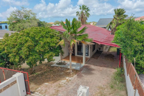 Charmante villa met 3 slaapkamers, hoge plafonds en tropische tuin