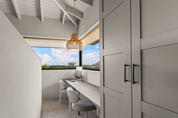 Luxury Villa with 4 Bedrooms, Pool & Guest Suite in Blue Bay