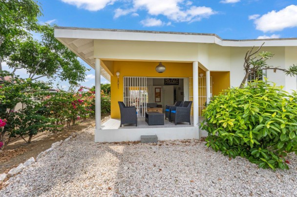 Montaña - Recompensa Park Detached 2-Bedroom Bungalow with Studio