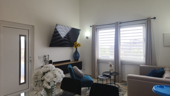 Comfortabele moderne woning met twee slaapkamers en tuinruimte