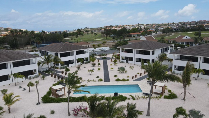 Blue Bay J sectie – Luxury Apartment with Pool & Garden