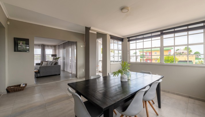 Rooi Catootje – Spacious 2-Bedroom Apartment for Rent