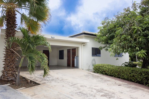 Spacious 3-bedroom villa with separate apartment