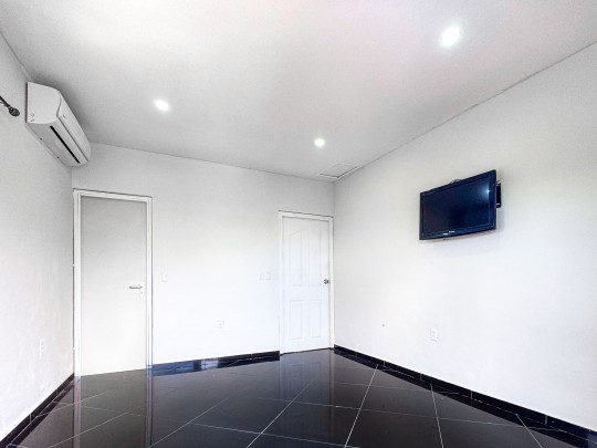 Lovely 4-Bedroom House with new Apartment in Tranquil Barber, Curaçao
